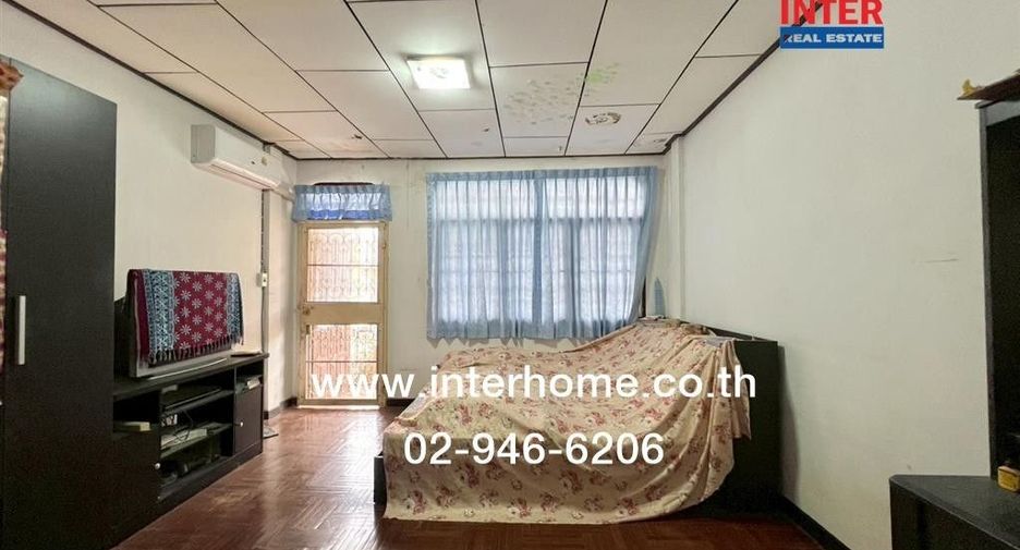 For sale 2 ベッドルーム townhouse in Saphan Sung, Bangkok