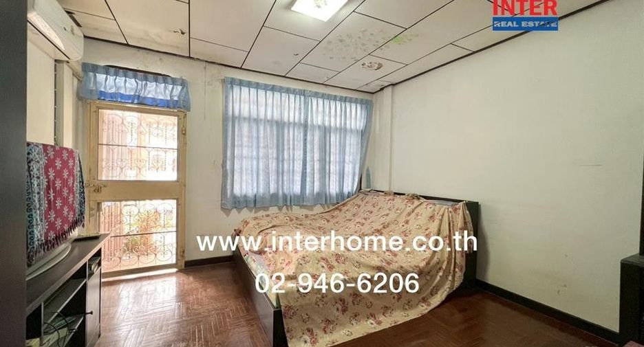 For sale 2 ベッドルーム townhouse in Saphan Sung, Bangkok