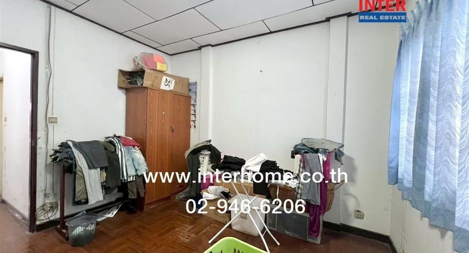 For sale 2 ベッドルーム townhouse in Saphan Sung, Bangkok