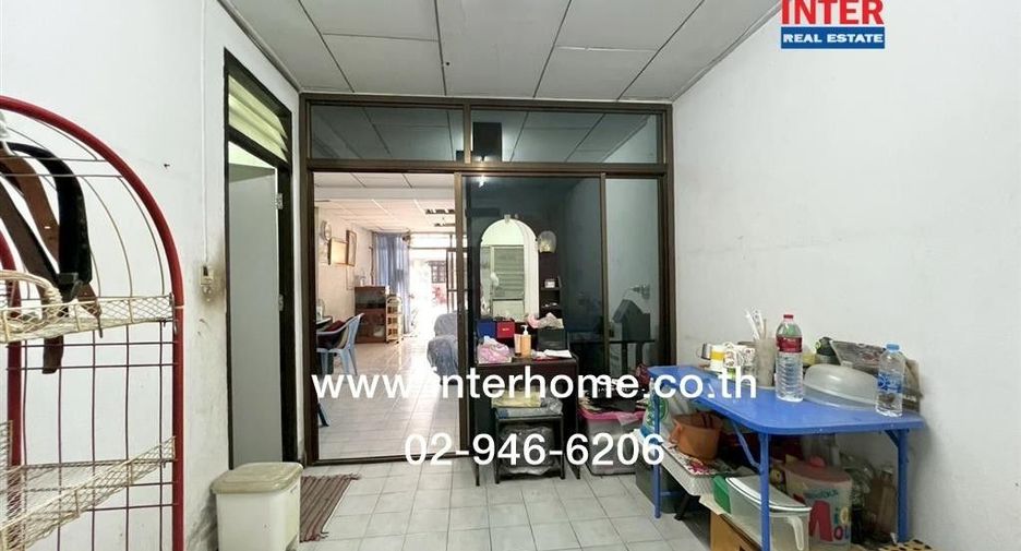 For sale 2 ベッドルーム townhouse in Saphan Sung, Bangkok