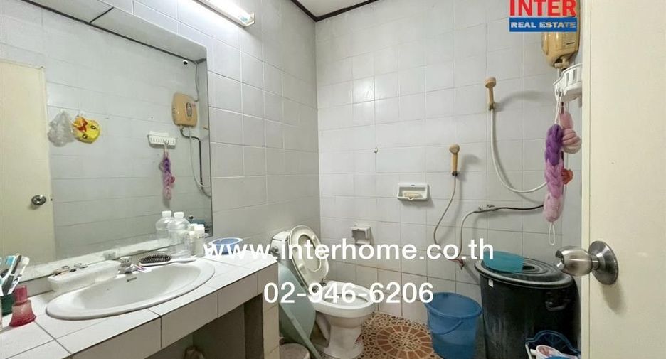 For sale 2 ベッドルーム townhouse in Saphan Sung, Bangkok
