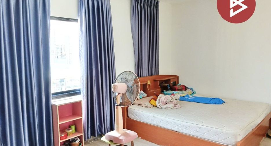 Casa adosada en venta de 4 habitaciones en Sam Phran, Nakhon Pathom