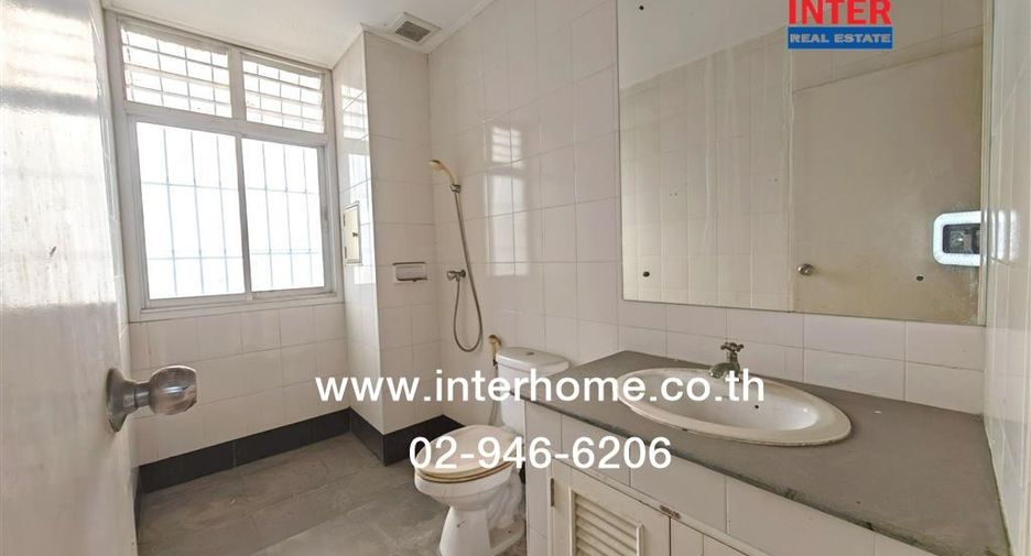For sale 4 bedrooms retail Space in Bang Bon, Bangkok