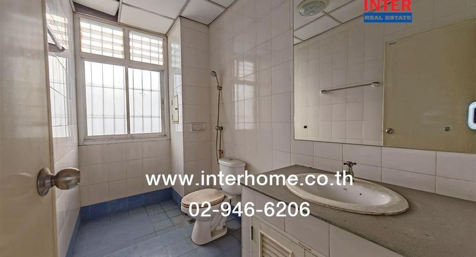 For sale 4 bedrooms retail Space in Bang Bon, Bangkok