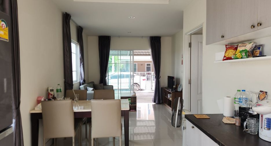 Casa adosada en venta de 4 habitaciones en Lat Lum Kaeo, Pathum Thani