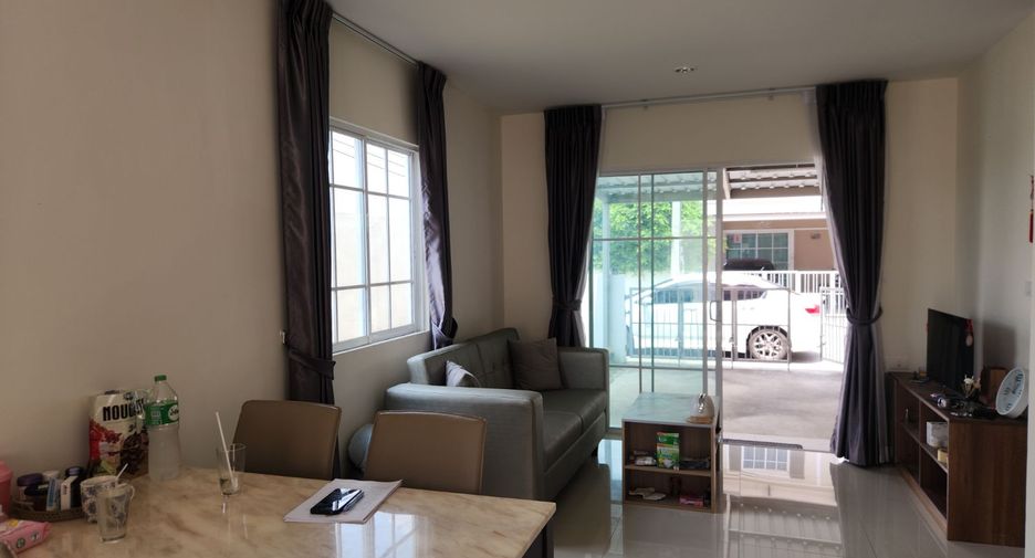 Casa adosada en venta de 4 habitaciones en Lat Lum Kaeo, Pathum Thani