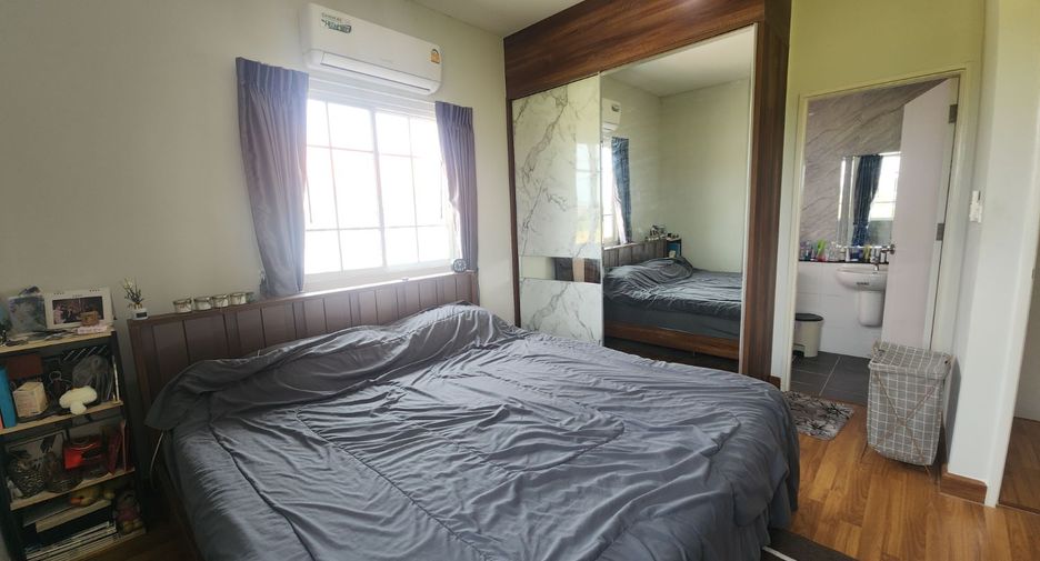 Casa adosada en venta de 4 habitaciones en Lat Lum Kaeo, Pathum Thani