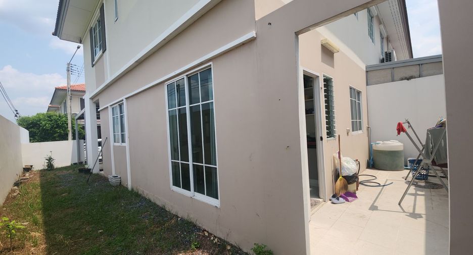 Casa adosada en venta de 4 habitaciones en Lat Lum Kaeo, Pathum Thani
