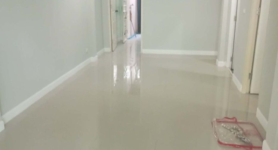 Casa adosada en venta de 2 habitaciones en Si Racha, Chonburi