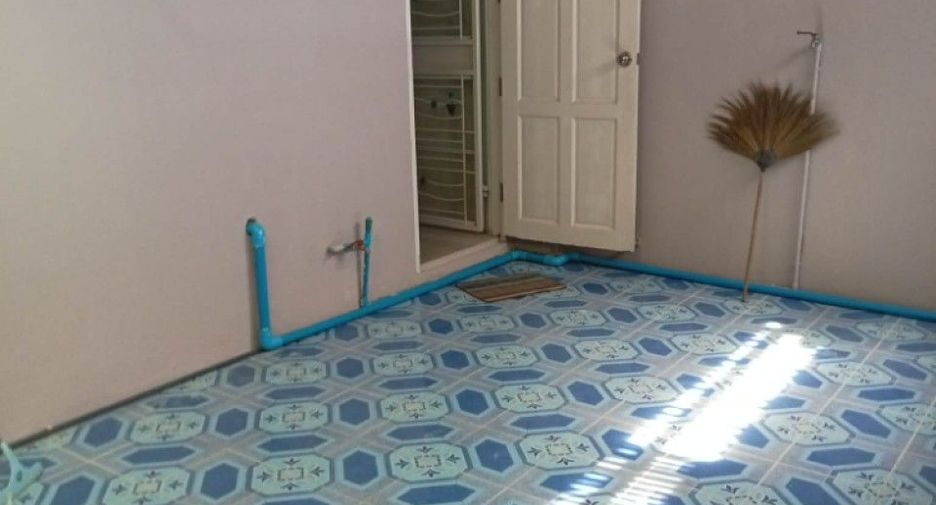 Casa adosada en venta de 2 habitaciones en Si Racha, Chonburi