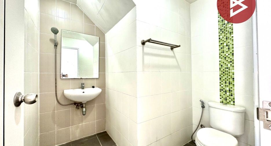 Reihenhaus zum Kauf mit 2 Zimmer in Nong Khae, Saraburi