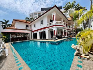 For rent and for sale 4 bedrooms villa in Bang Lamung, Chonburi