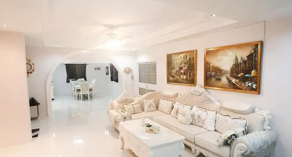 Villa zur Miete und zum Kauf mit 4 Zimmer in Bang Lamung, Chonburi