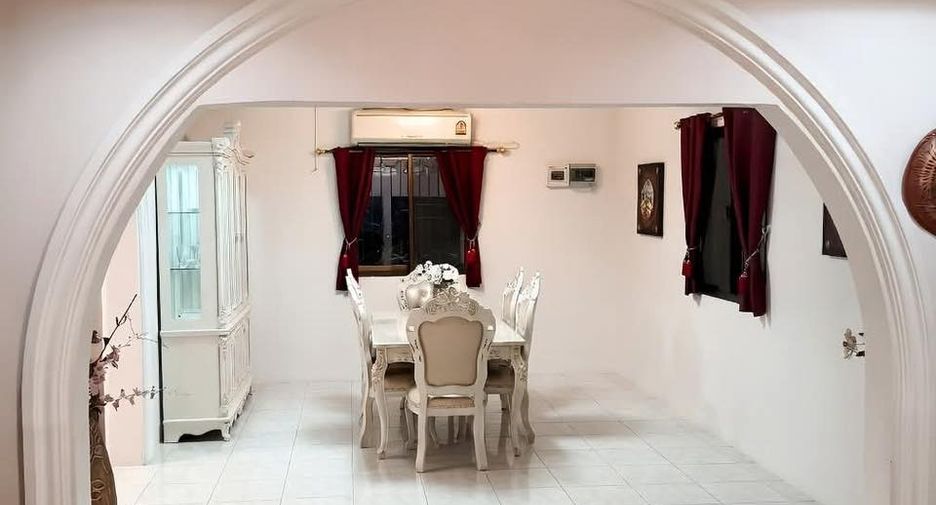 Villa zur Miete und zum Kauf mit 4 Zimmer in Bang Lamung, Chonburi