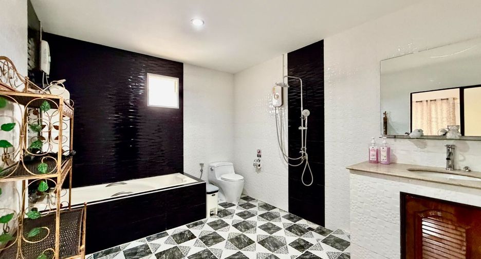 Villa zur Miete und zum Kauf mit 4 Zimmer in Bang Lamung, Chonburi