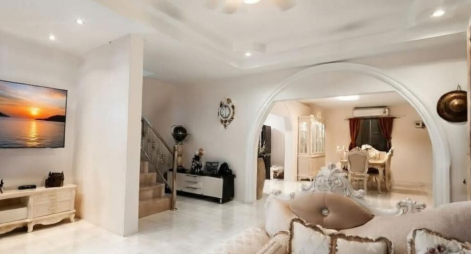Villa zur Miete und zum Kauf mit 4 Zimmer in Bang Lamung, Chonburi
