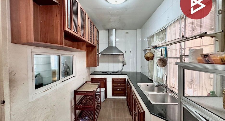 For sale 4 bedrooms house in Mueang Chon Buri, Chonburi