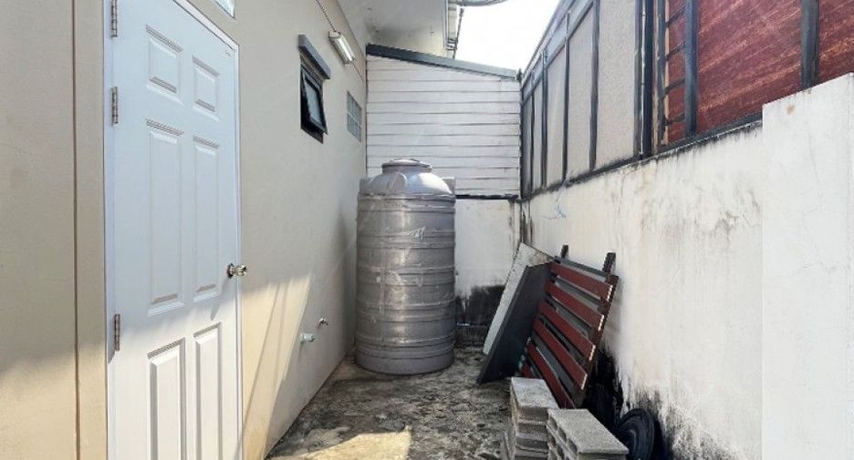 For sale 1 bed townhouse in Bang Phli, Samut Prakan