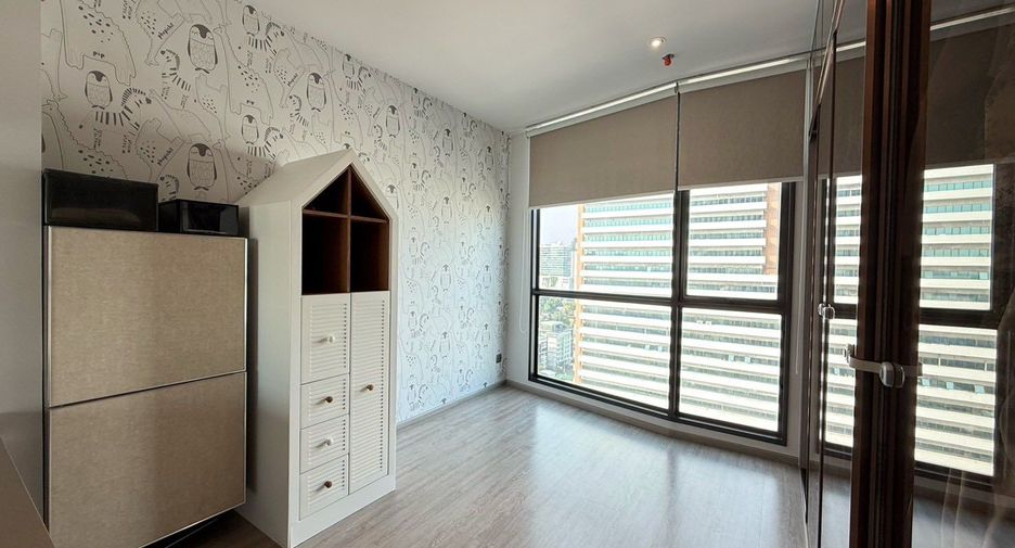 For rent 2 bedrooms condo in Watthana, Bangkok