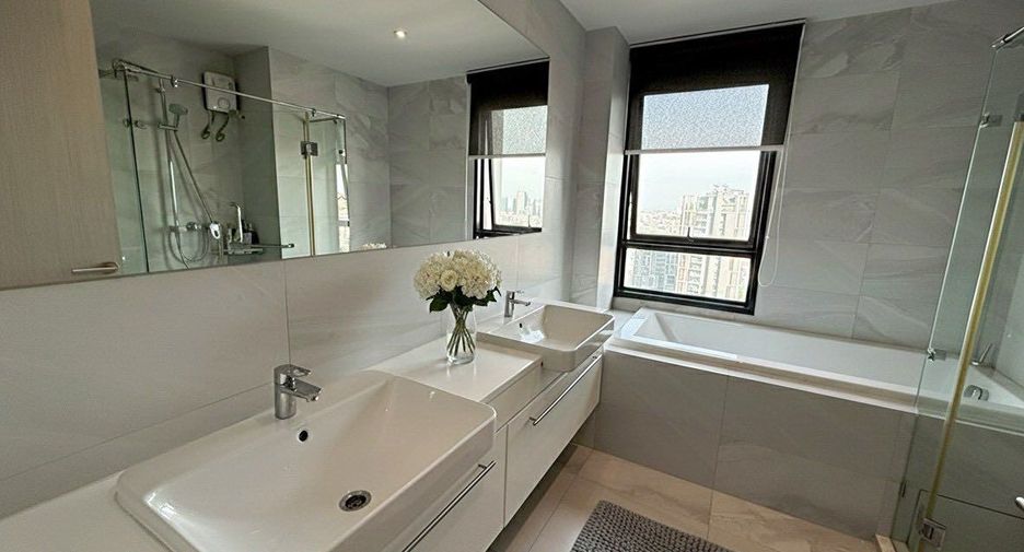 For rent 2 bedrooms condo in Watthana, Bangkok