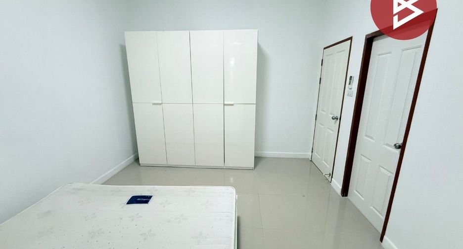 Продажа 3 спальни таунхаус в Mueang Chon Buri, Чонбури