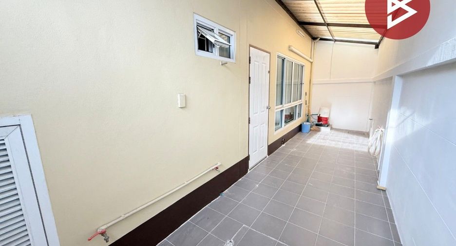 Продажа 3 спальни таунхаус в Mueang Chon Buri, Чонбури