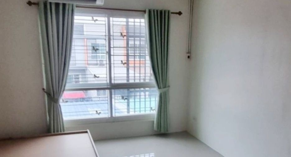 For sale 2 bedrooms townhouse in Bang Pakong, Chachoengsao