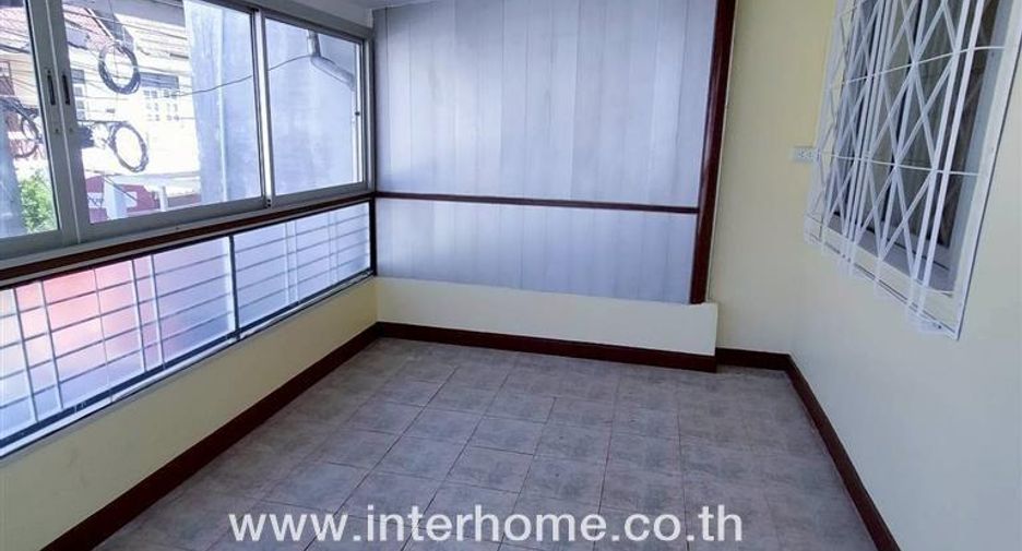 Reihenhaus zum Kauf mit 3 Zimmer in Taling Chan, Bangkok