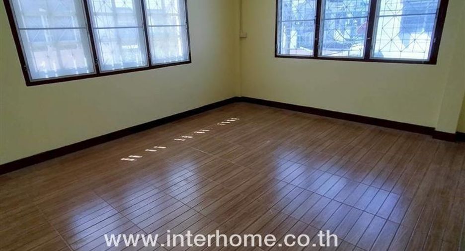 Reihenhaus zum Kauf mit 3 Zimmer in Taling Chan, Bangkok
