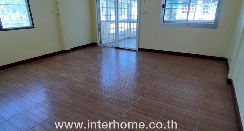 Reihenhaus zum Kauf mit 3 Zimmer in Taling Chan, Bangkok