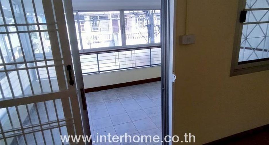 Reihenhaus zum Kauf mit 3 Zimmer in Taling Chan, Bangkok