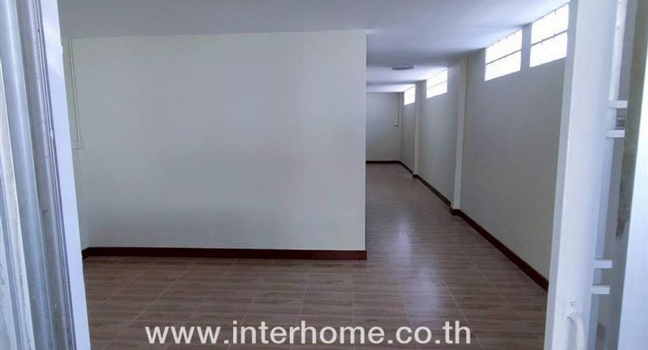 Reihenhaus zum Kauf mit 3 Zimmer in Taling Chan, Bangkok