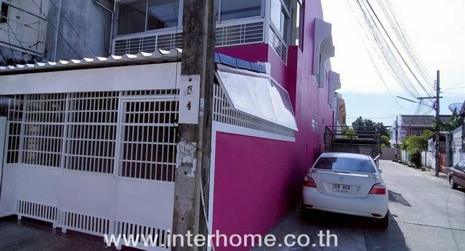 Reihenhaus zum Kauf mit 3 Zimmer in Taling Chan, Bangkok