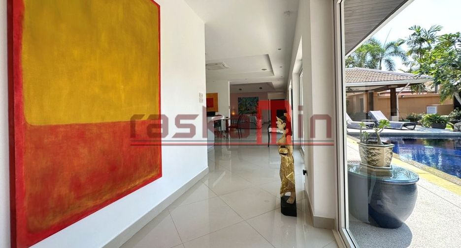 For rent 3 bedrooms villa in East Pattaya, Pattaya