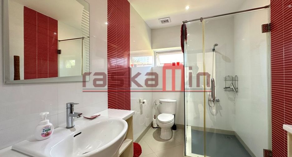 For rent 3 bedrooms villa in East Pattaya, Pattaya
