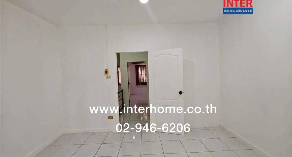 For sale 3 bedrooms townhouse in Khlong Sam Wa, Bangkok