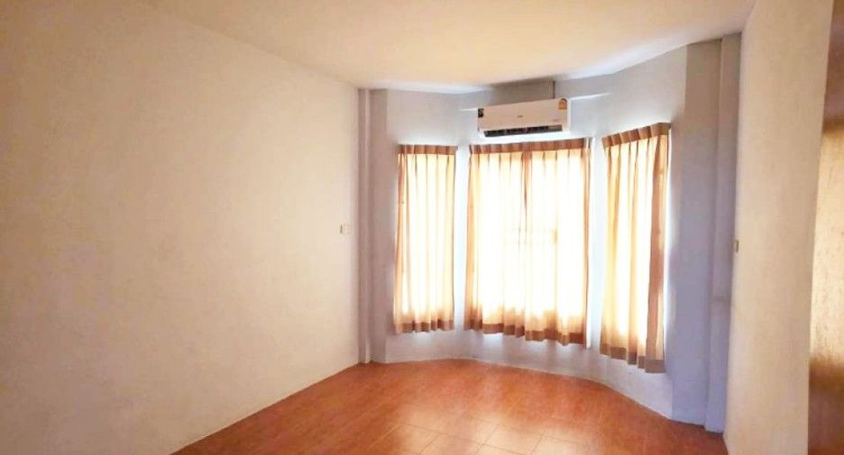 For sale 2 bedrooms townhouse in Mueang Nakhon Si Thammarat, Nakhon Si Thammarat