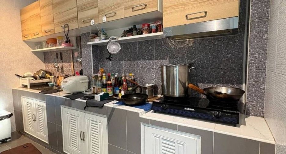 For sale 4 bedrooms house in Don Mueang, Bangkok