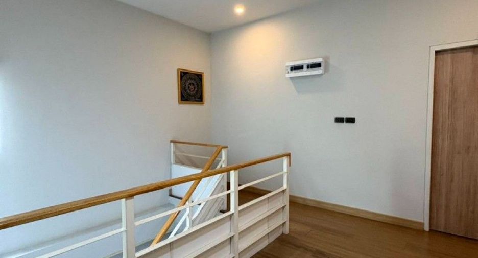 For sale 4 bedrooms house in Don Mueang, Bangkok