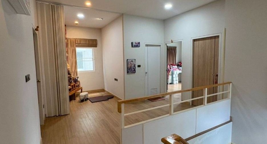 For sale 4 bedrooms house in Don Mueang, Bangkok