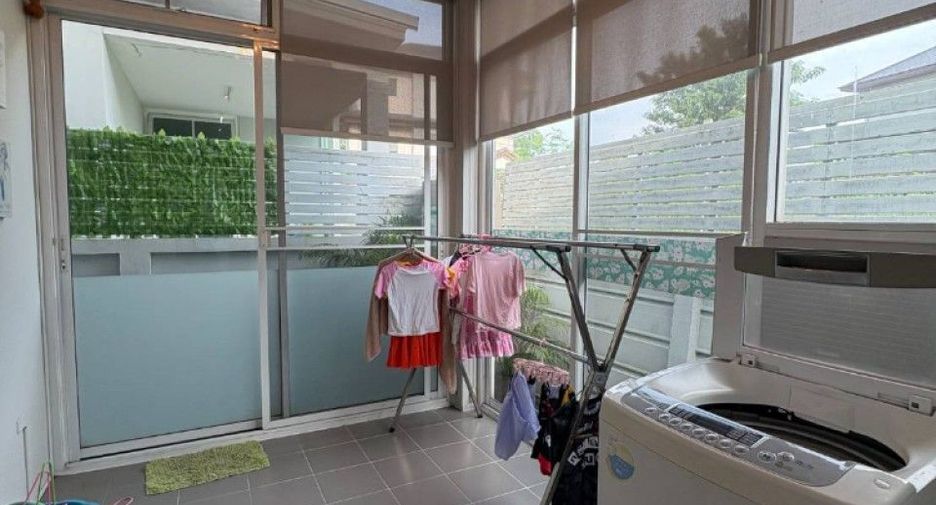 For sale 4 bedrooms house in Don Mueang, Bangkok