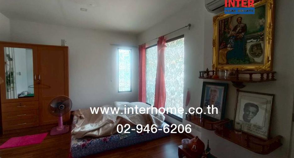 Casa adosada en venta de 3 habitaciones en Suan Luang, Bangkok