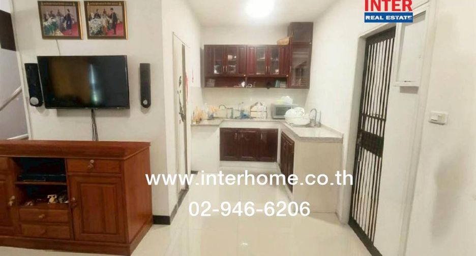 Casa adosada en venta de 3 habitaciones en Suan Luang, Bangkok
