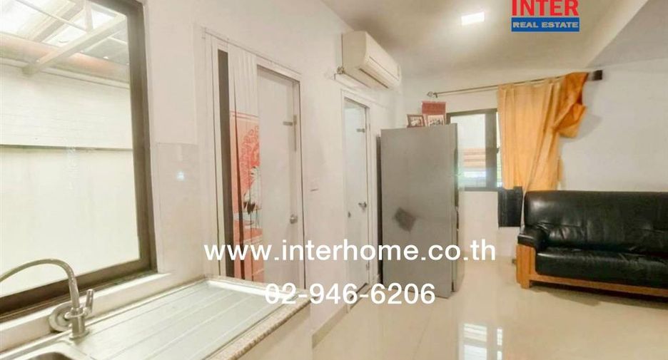 Casa adosada en venta de 3 habitaciones en Suan Luang, Bangkok