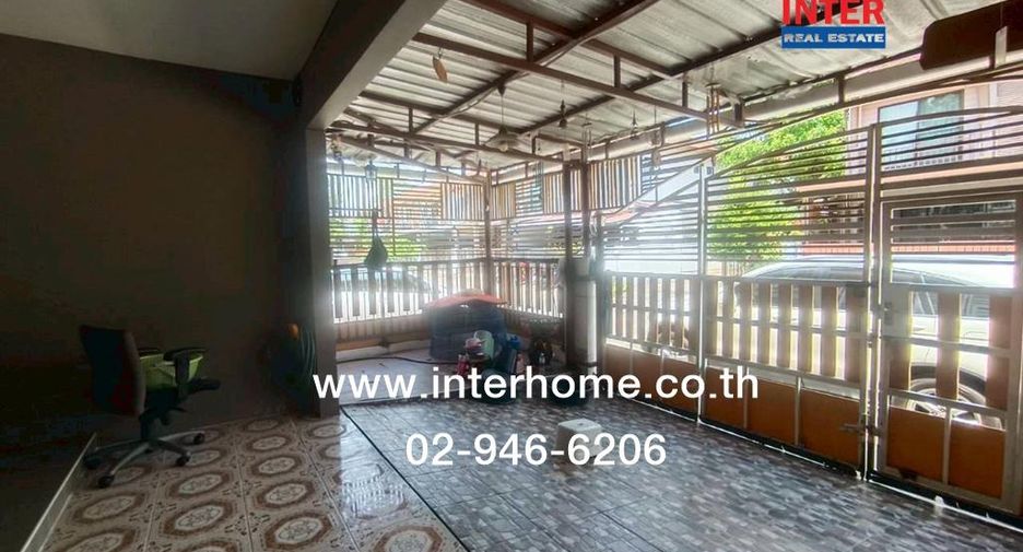 Casa adosada en venta de 3 habitaciones en Suan Luang, Bangkok