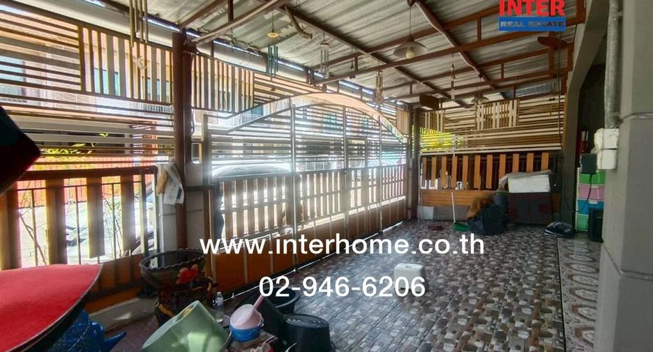 Casa adosada en venta de 3 habitaciones en Suan Luang, Bangkok
