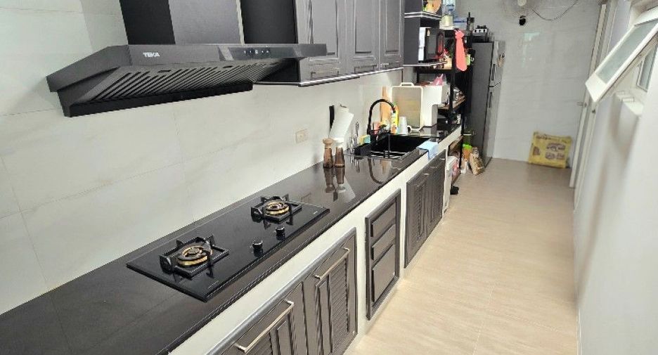 À vendre 3 chambres maison à Krathum Baen, Samut Sakhon