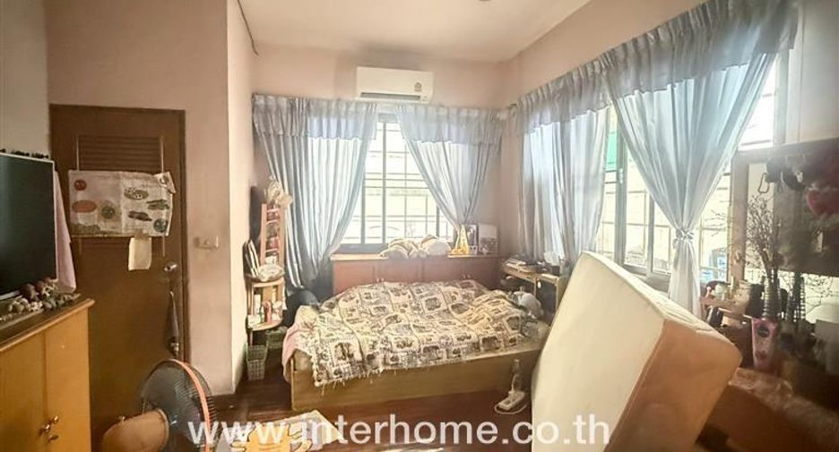 For sale 3 bedrooms house in Wang Thonglang, Bangkok