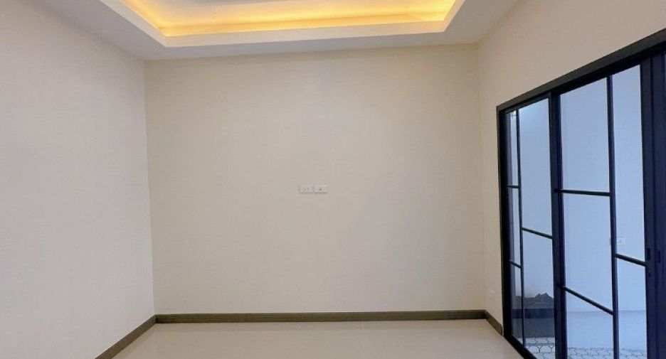 For sale 2 bedrooms townhouse in Khlong Sam Wa, Bangkok