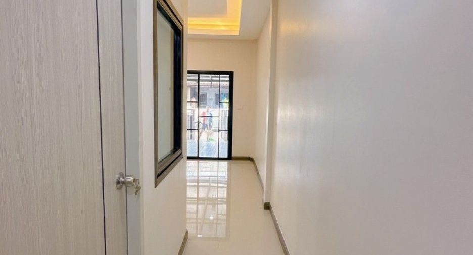 For sale 2 bedrooms townhouse in Khlong Sam Wa, Bangkok